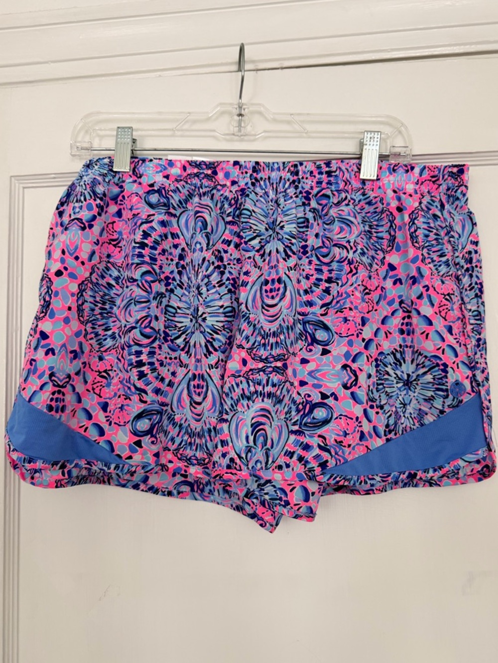 Lilly Pulitzer luxletic ocean trail shorts call my shell phone women’s XL